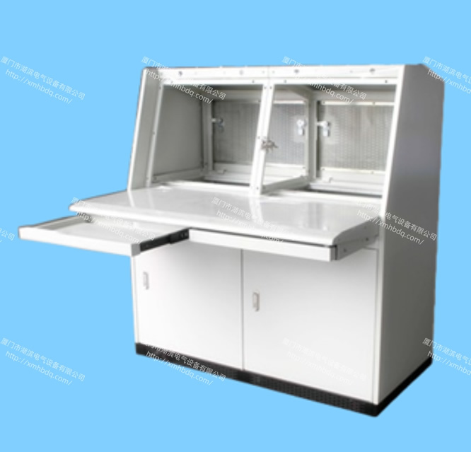 斜面操作台/Beveled operation console